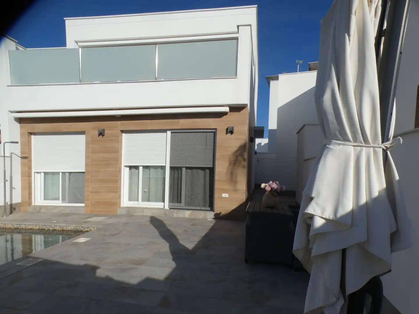 Vista exterior de Casa adosada en venta en San Pedro del Pinatar con Aire acondicionado, Calefacción y Jardín privado