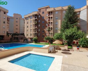 Piscina de Pis de lloguer en  Granada Capital amb Calefacció, Jardí privat i Terrassa