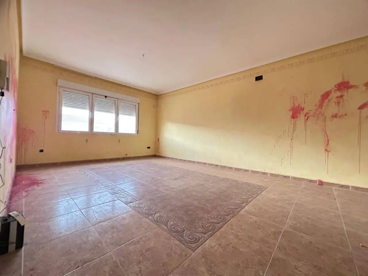 Sala de estar de Casa adosada en venta en Consuegra con Jardín privado y Terraza