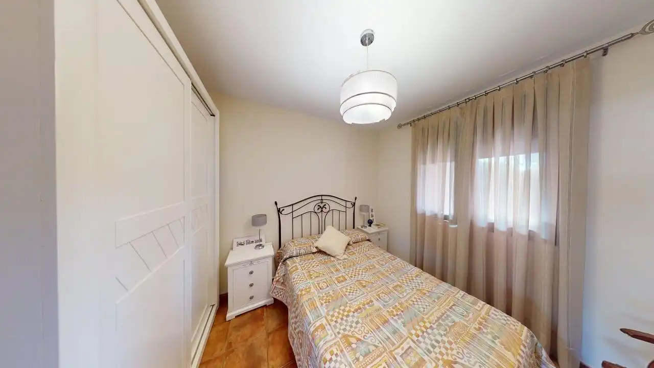 Habitación de Casa adosada de alquiler en Guillena con Aire acondicionado, Calefacción y Jardín privado