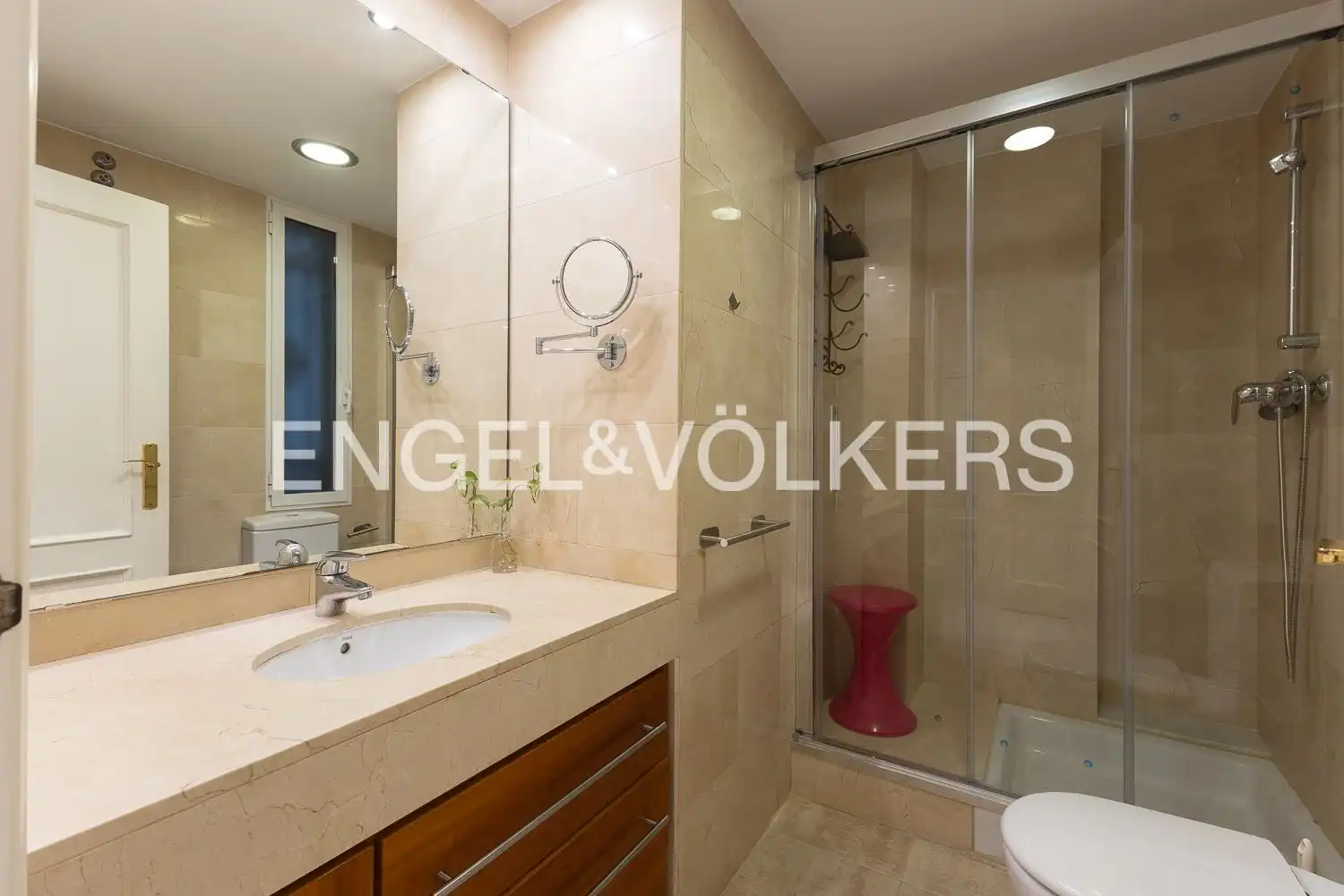 Baño de Piso de alquiler en Valencia con Aire acondicionado, Calefacción y Amueblado