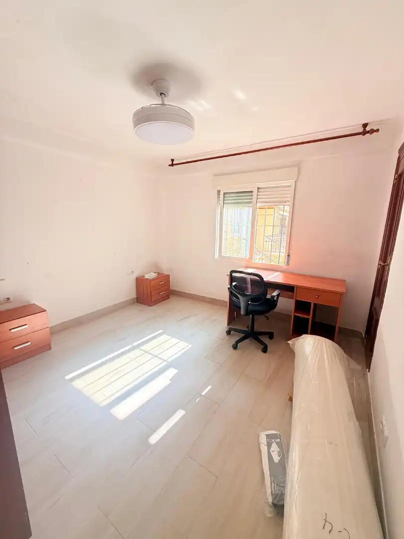 Schlafzimmer von Wohnung zur Miete in Málaga mit Möbliert, Ofen und Waschmaschine