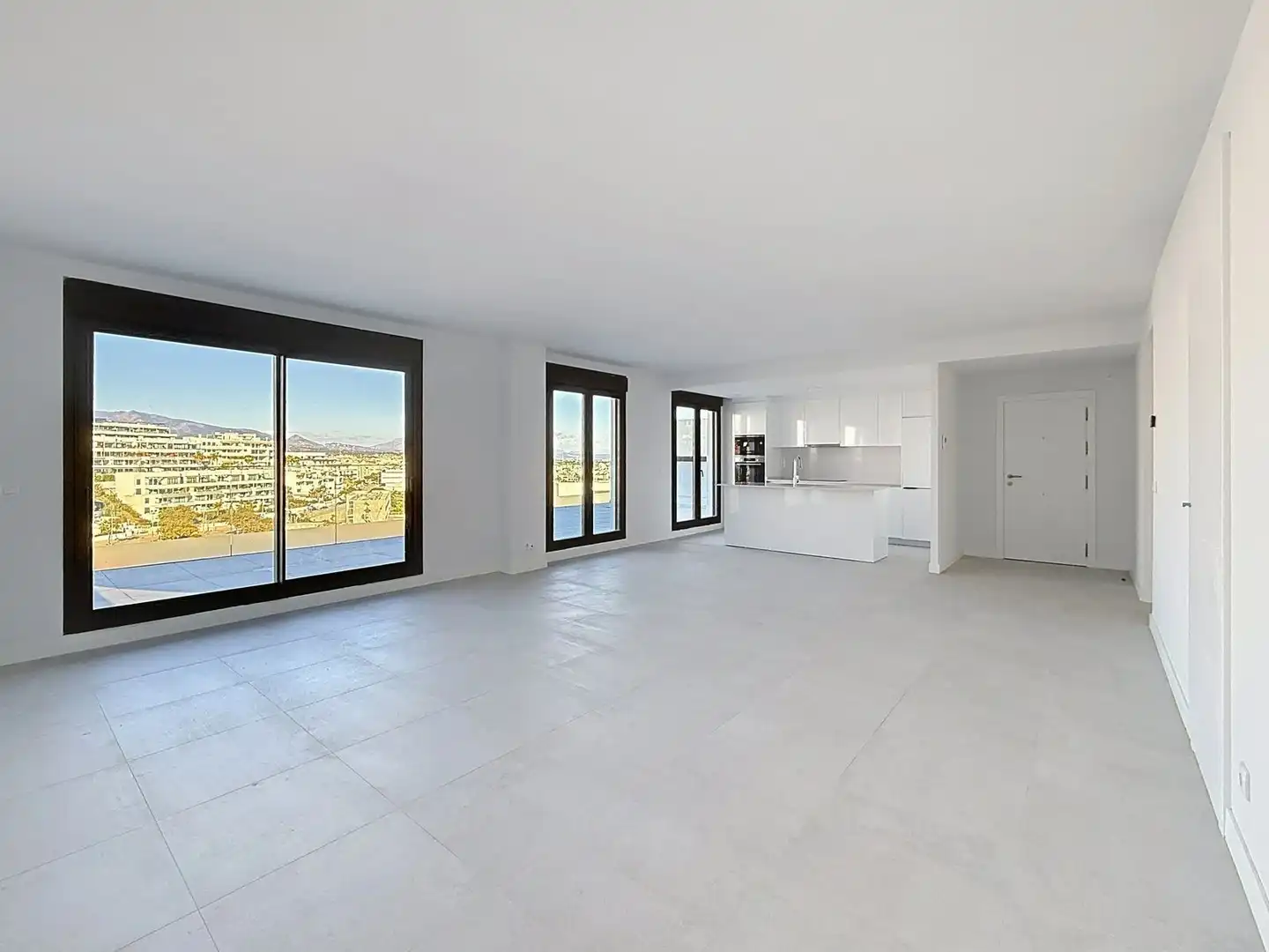 Apartamento con piscina en venta en Calle Eslovenia 5, imagen 4