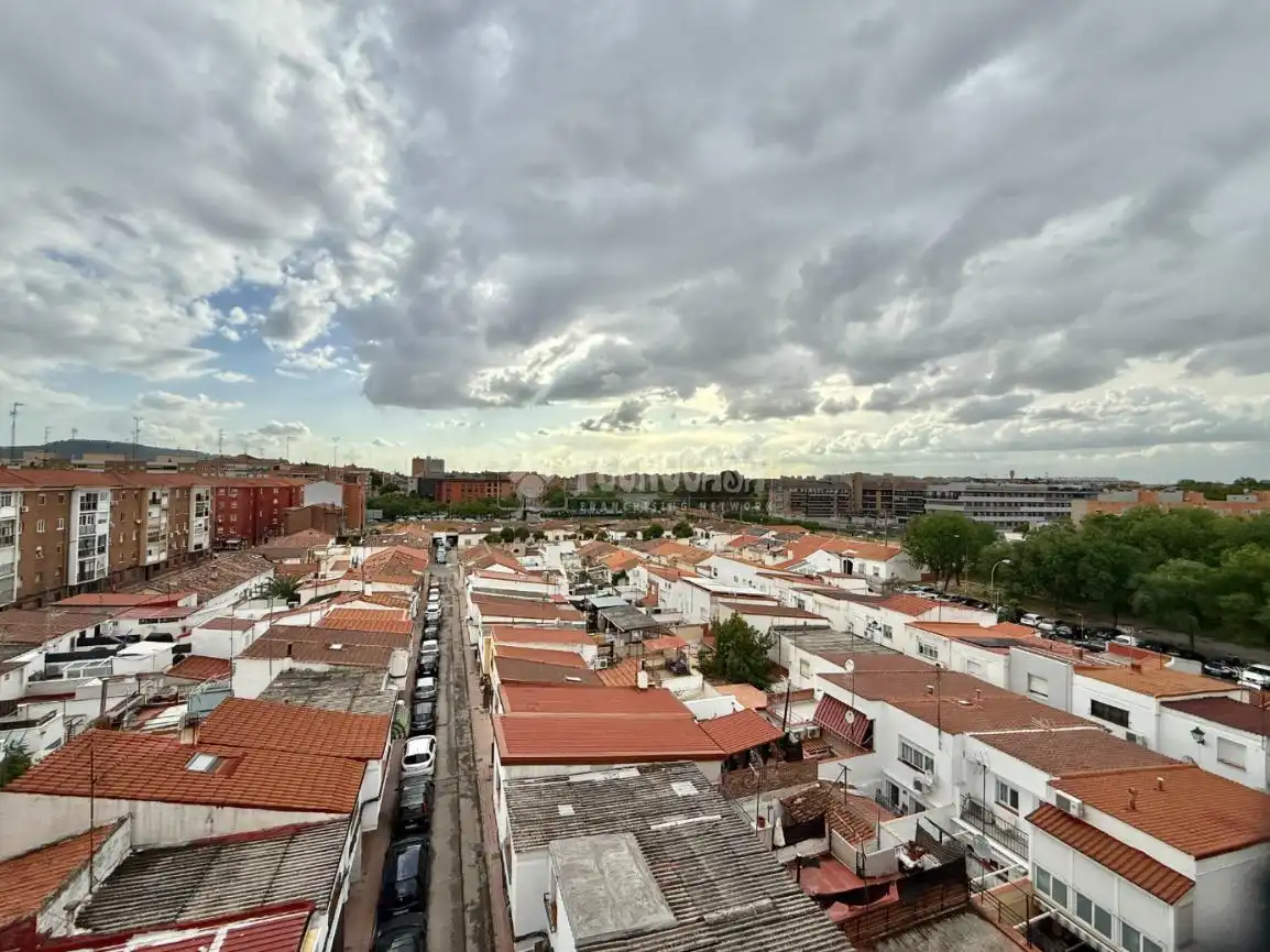 Vista exterior de Piso en venta en Alcalá de Henares con Calefacción y Terraza