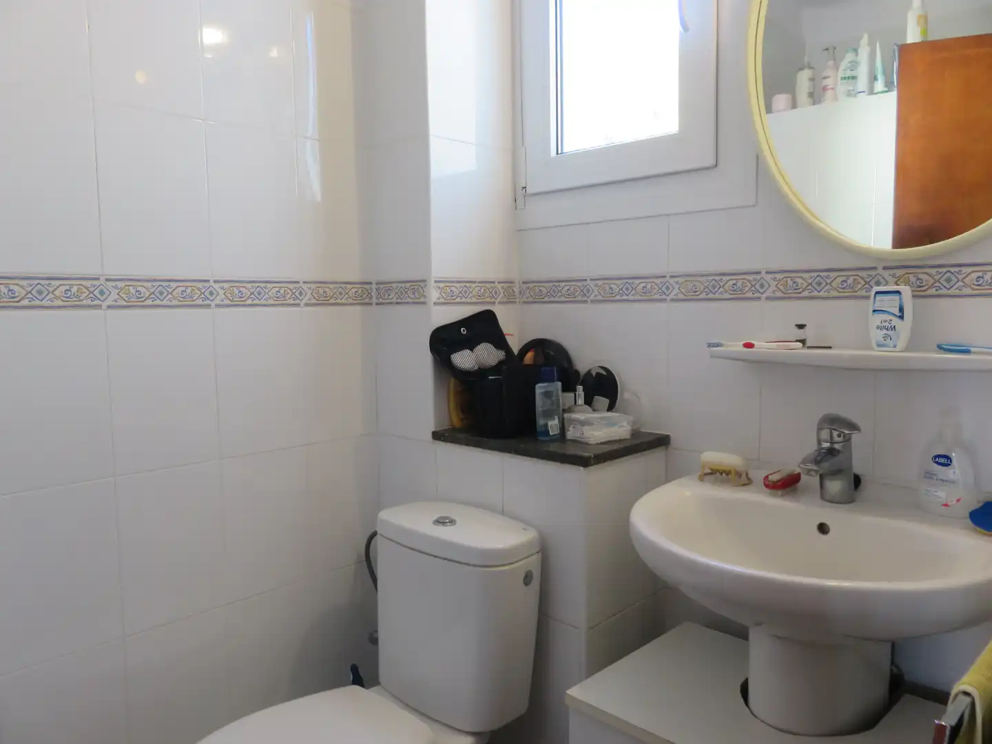 Baño de Apartamento en venta en L'Estartit con Calefacción, Terraza y Amueblado