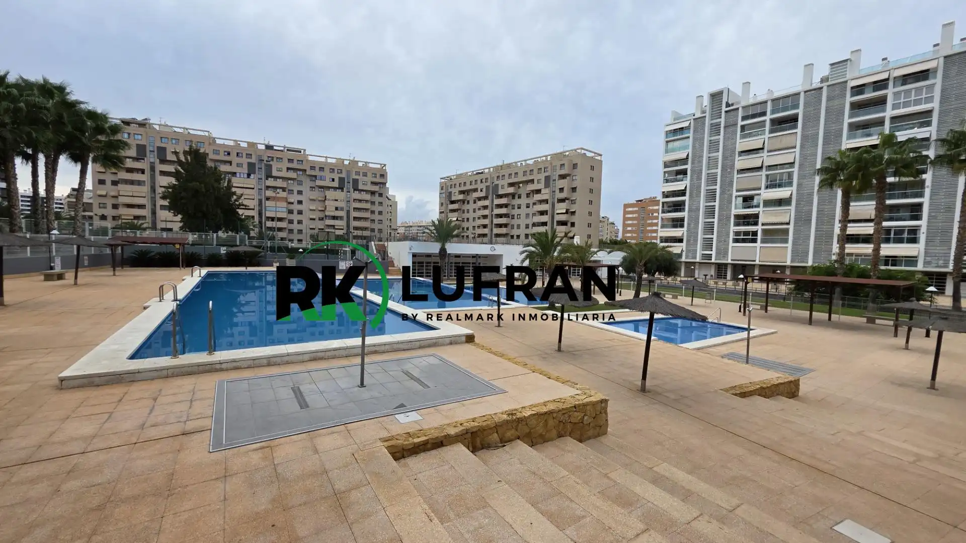 Vista exterior de Àtic en venda en Alicante / Alacant amb Aire condicionat, Calefacció i Jardí privat