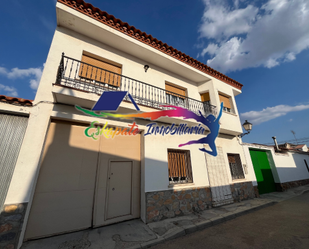 Vista exterior de Casa o xalet en venda en Tembleque amb Terrassa