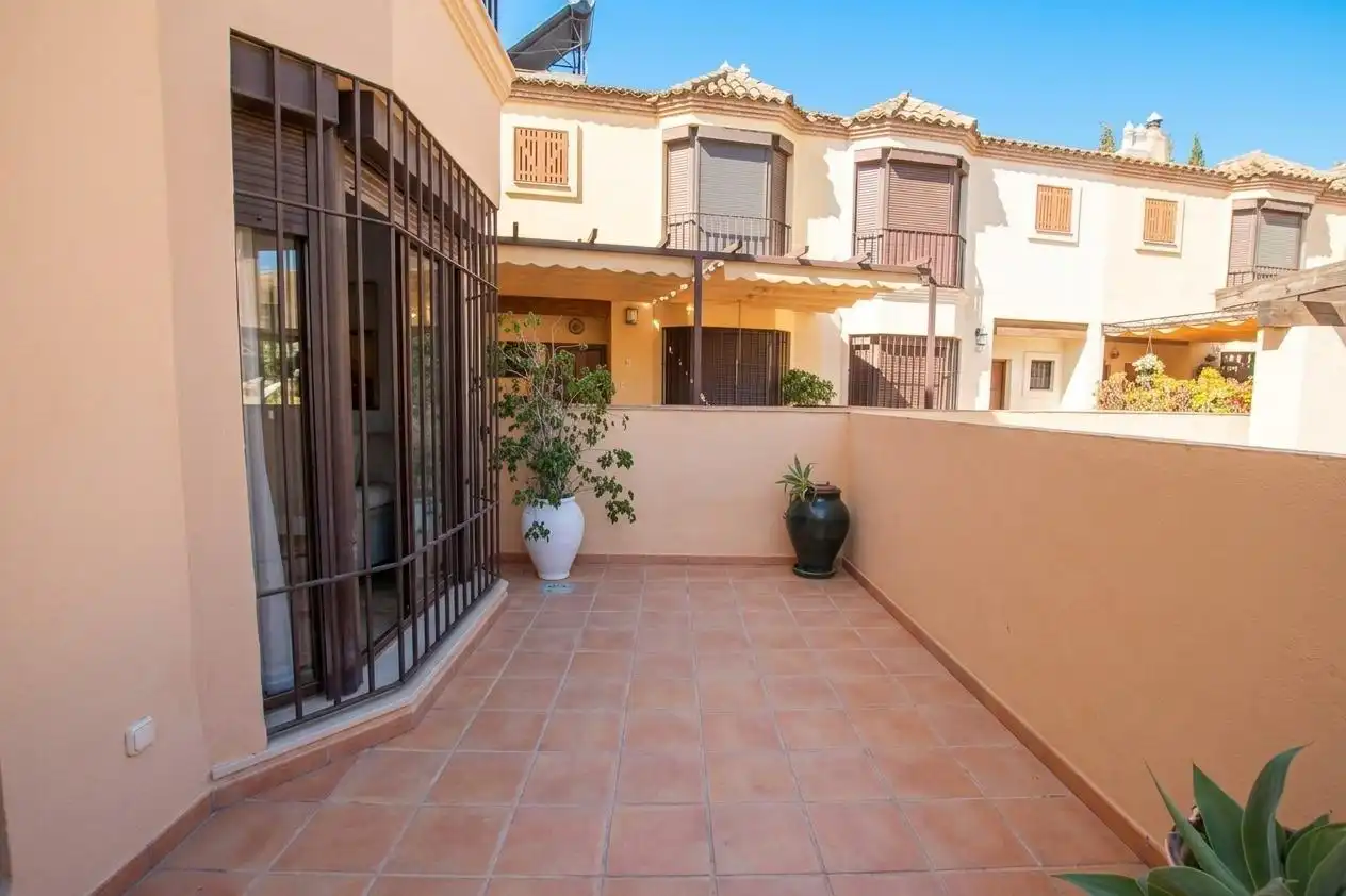 Casa a schiera con piscina in vendita a El Retiro - Parque Atlántico - Ronda este, imagen 3