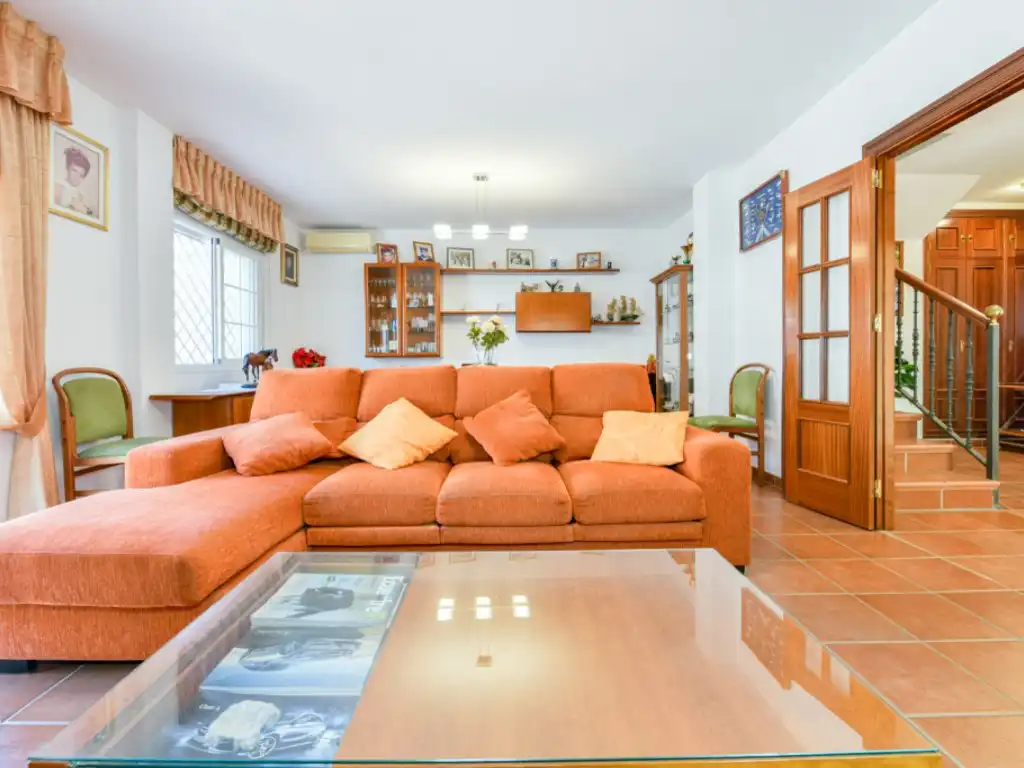 Sala d'estar de Casa adosada en venda en Málaga