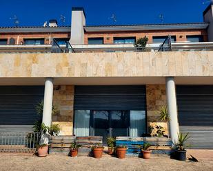 Vista exterior de Casa adosada en venda en El Vendrell amb Calefacció, Terrassa i Forn