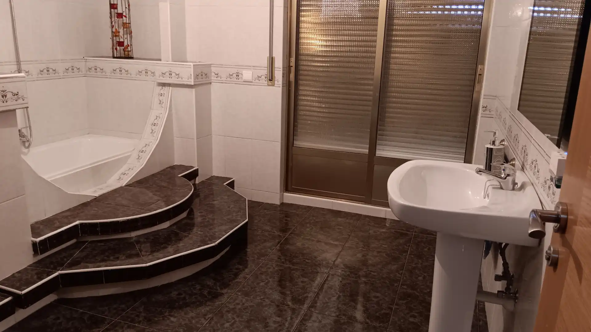 Bany de Casa o xalet en venda en El Bodón  amb Moblat, Forn i Rentadora