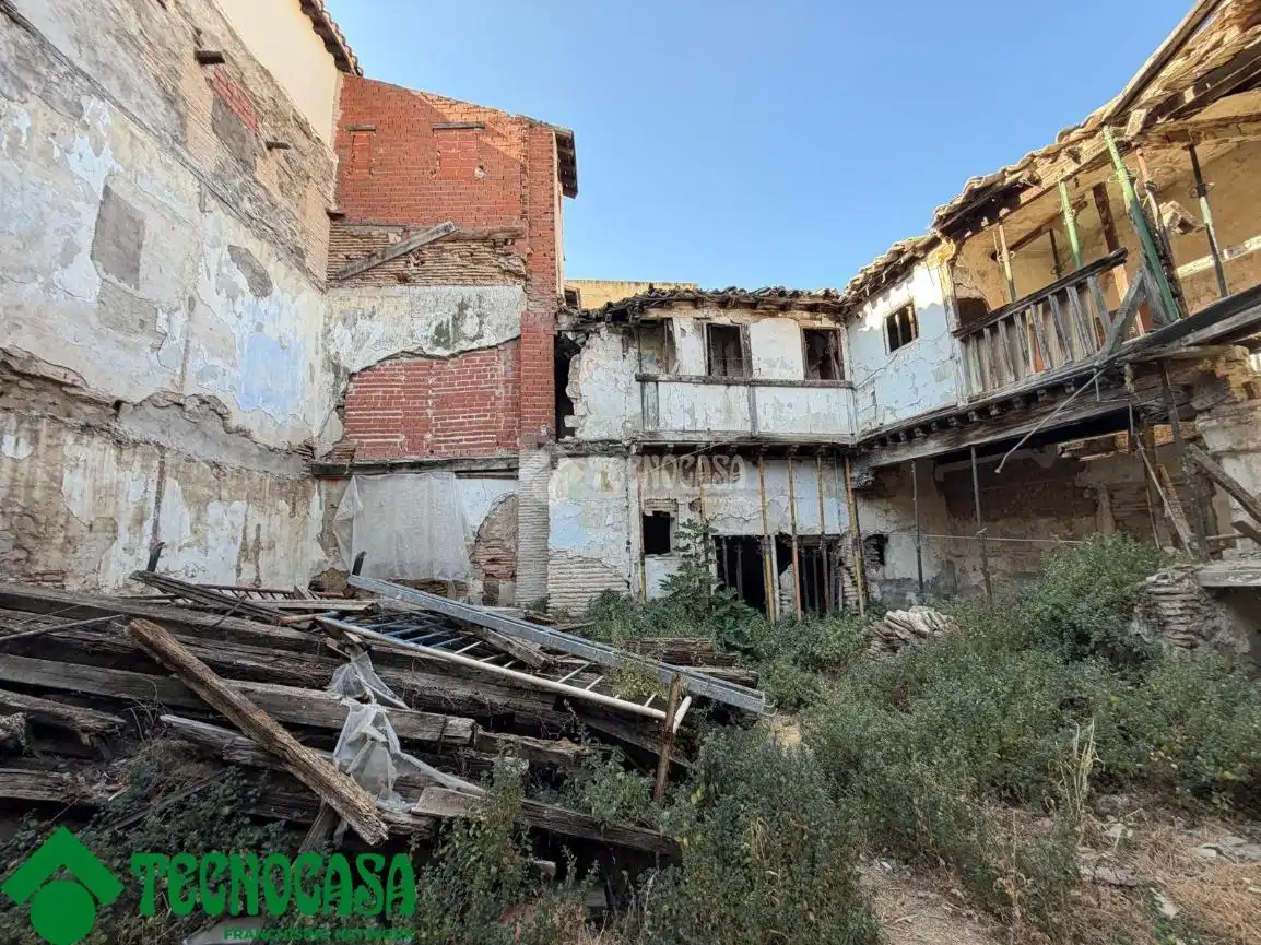 Vista exterior de Casa adosada en venda en Toledo amb Terrassa i Balcó