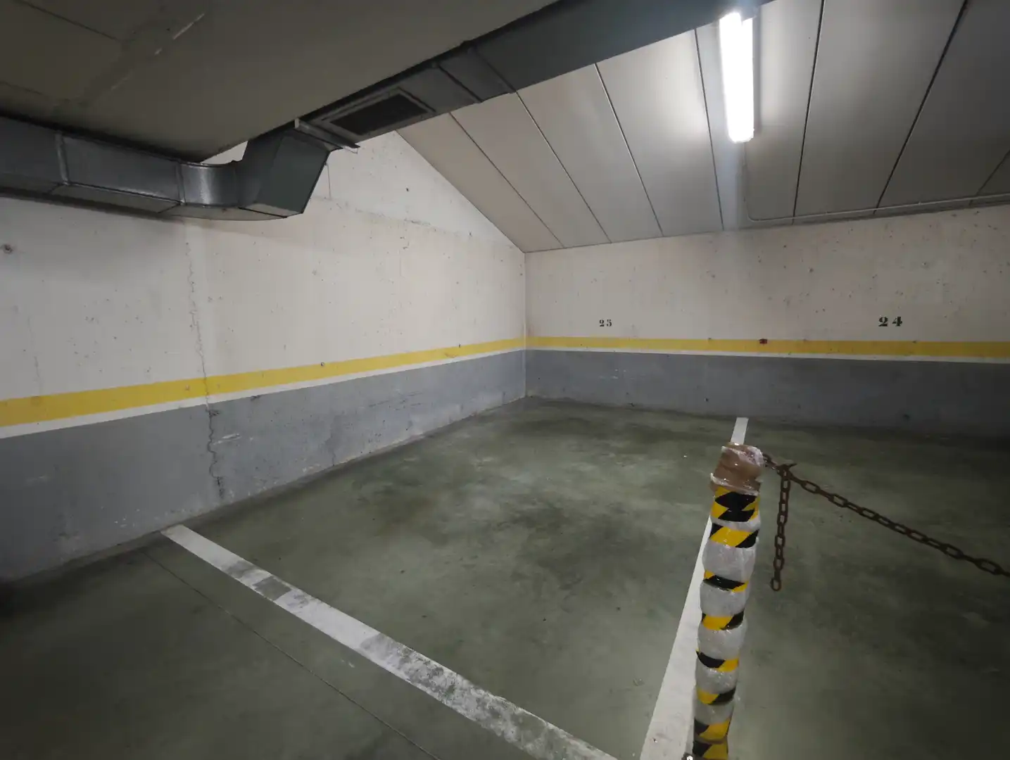 Parkplatz von Wohnung zur Miete in Santander mit Heizung, Möbliert und Ofen