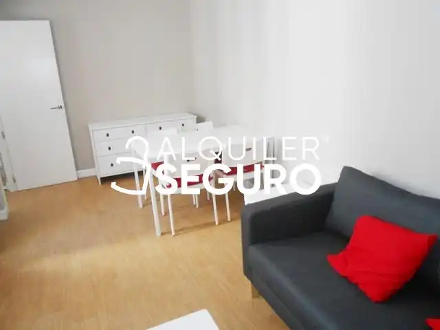 Schlafzimmer von Wohnung zur Miete in Madrid mit Heizung und Möbliert