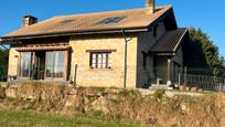 Vista exterior de Casa o xalet en venda en Suances amb Calefacció, Jardí privat i Parquet
