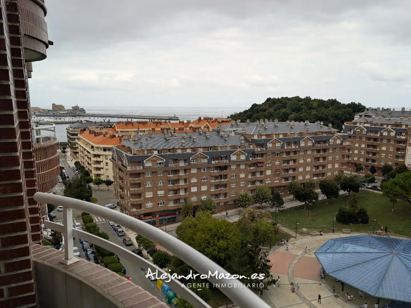Exterior view of Flat for rent in Castro-Urdiales  with Heating, Terrace and Swimming Pool
