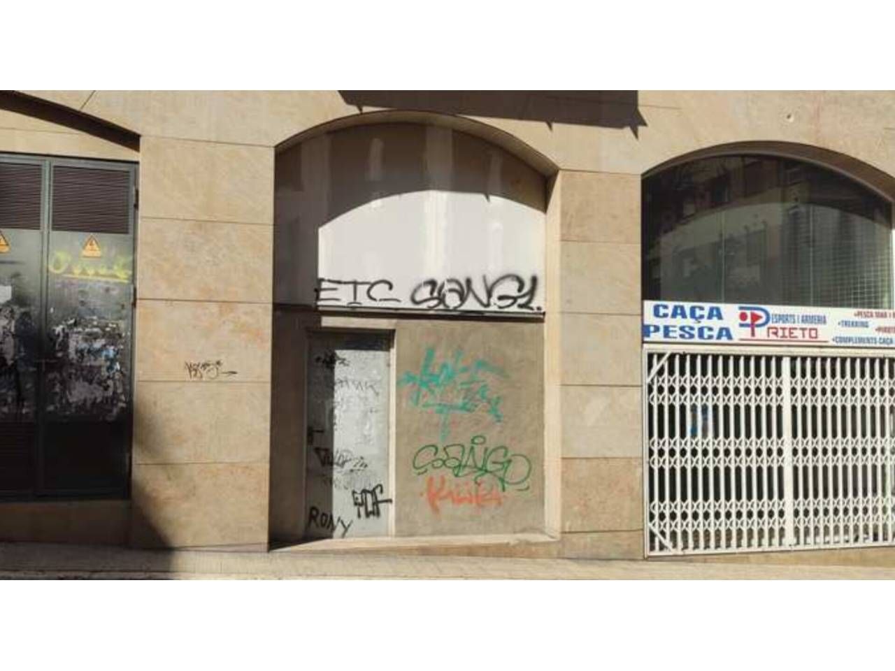 Vista exterior de Local en venda en  Tarragona Capital