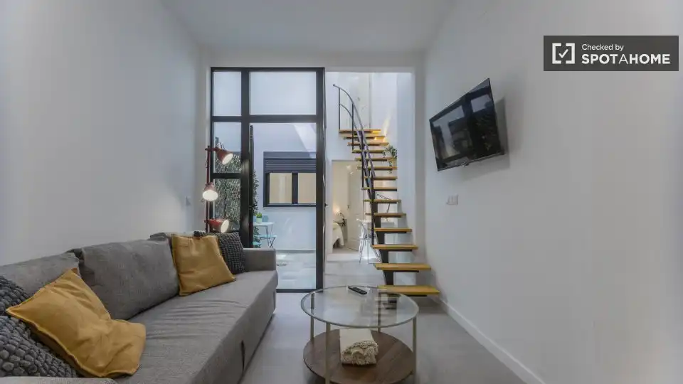 Living room of Flat for rent in Valencia  with Air Conditioner, Heating and Furnished