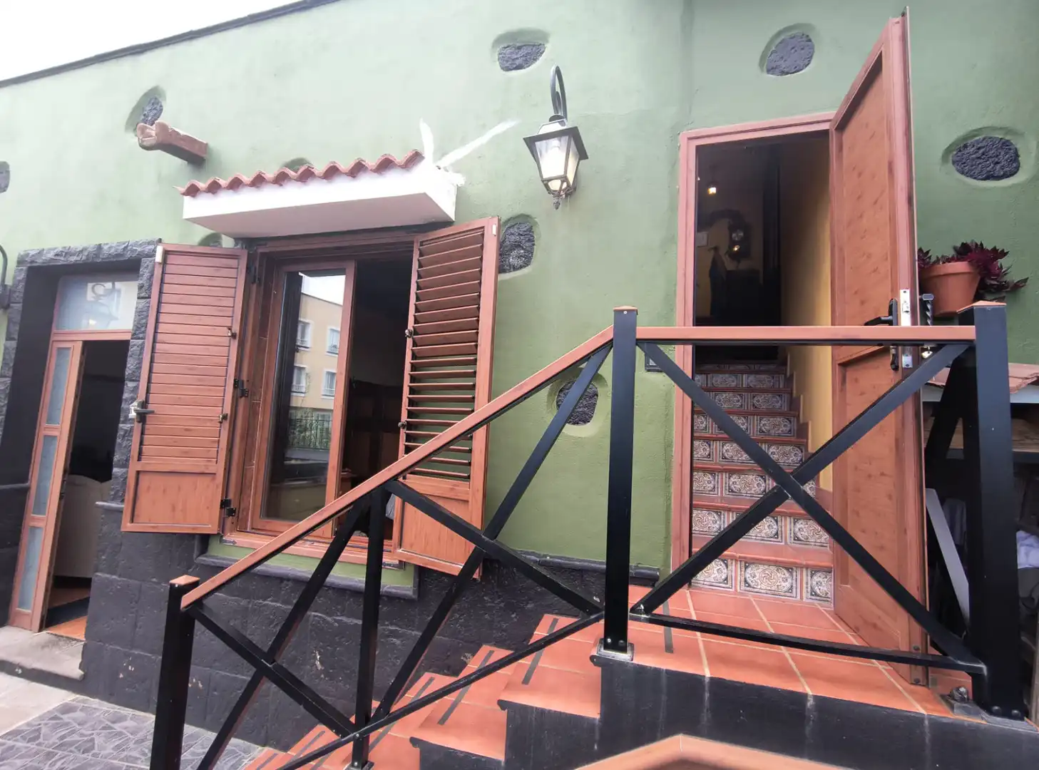 Vista exterior de Casa o chalet en venta en Los Realejos con Jardín privado, Terraza y Amueblado