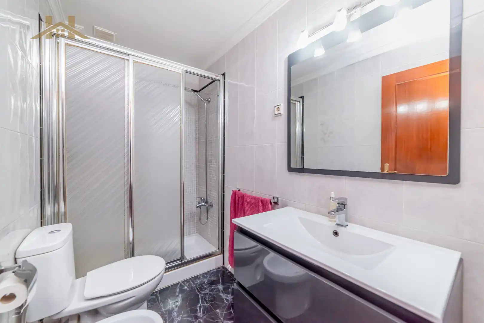 Bathroom of Flat for sale in Parla