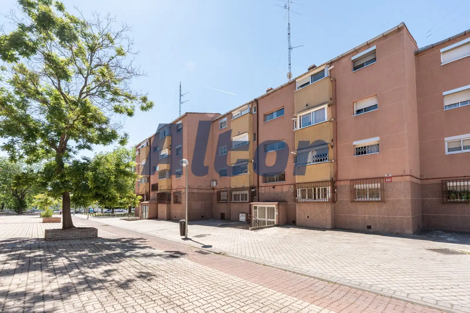 Vista exterior de Piso en venta en Madrid con Calefacción y Amueblado