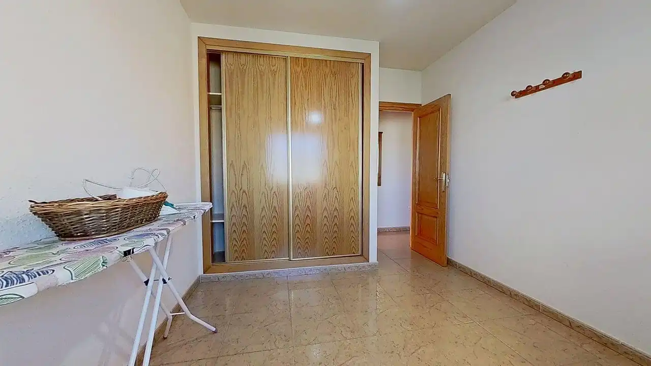 Dormitori de Casa adosada en venda en Santiuste de San Juan Bautista amb Calefacció, Jardí privat i Moblat
