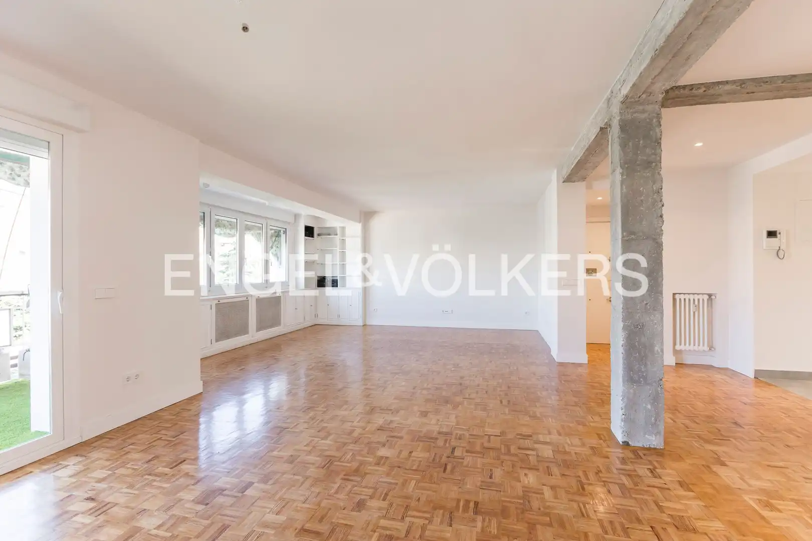 Living room of Flat for rent in Madrid  with Air Conditioner, Heating and Parquet flooring