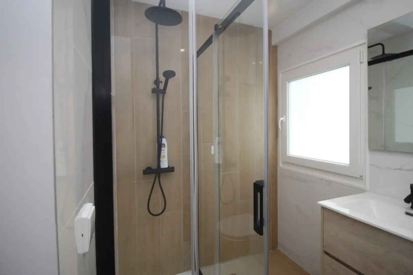 Baño de Piso de alquiler en Sada (A Coruña) con Calefacción, Terraza y Horno