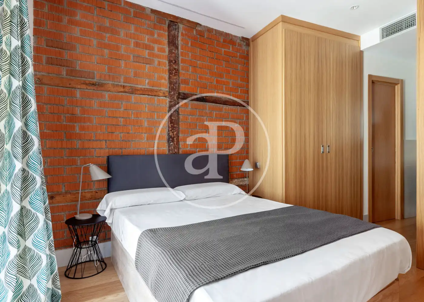 Flat for rent in Calle de Sta. María, Cortes - Huertas