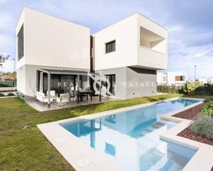 Vista exterior de Casa o xalet en venda en Torrent amb Calefacció, Jardí privat i Terrassa