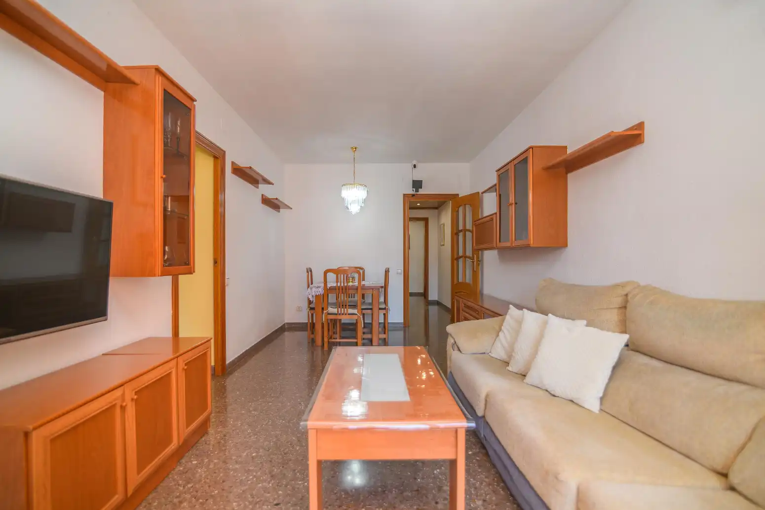 Sala d'estar de Pis en venda en Sant Boi de Llobregat amb Aire condicionat i Balcó