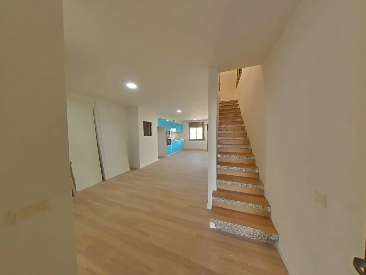 Einfamilien-Reihenhaus zum Verkauf in El Vendrell mit Privatgarten und Parkett