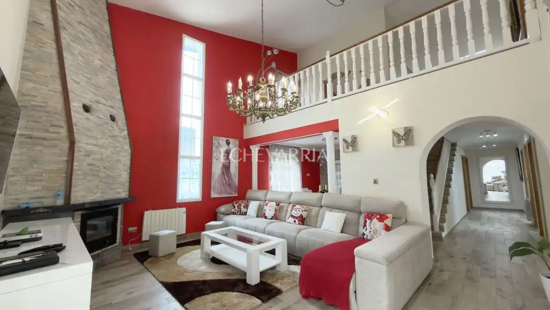 Sala de estar de Casa o chalet en venta en Castro-Urdiales con Calefacción, Jardín privado y Terraza