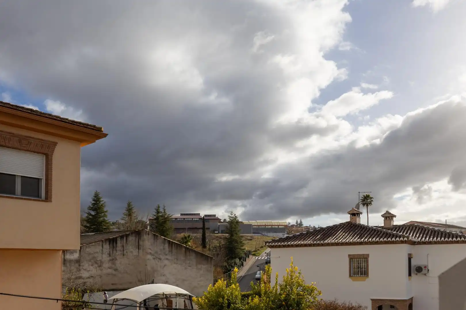 Vista exterior de Casa adosada en venda en La Zubia amb Aire condicionat, Terrassa i Traster