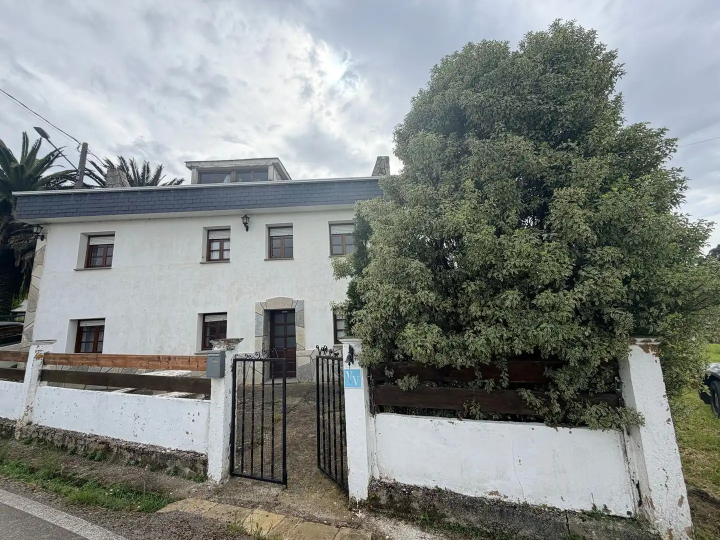 Vista exterior de Casa o chalet en venta en Castropol con Calefacción, Terraza y Trastero