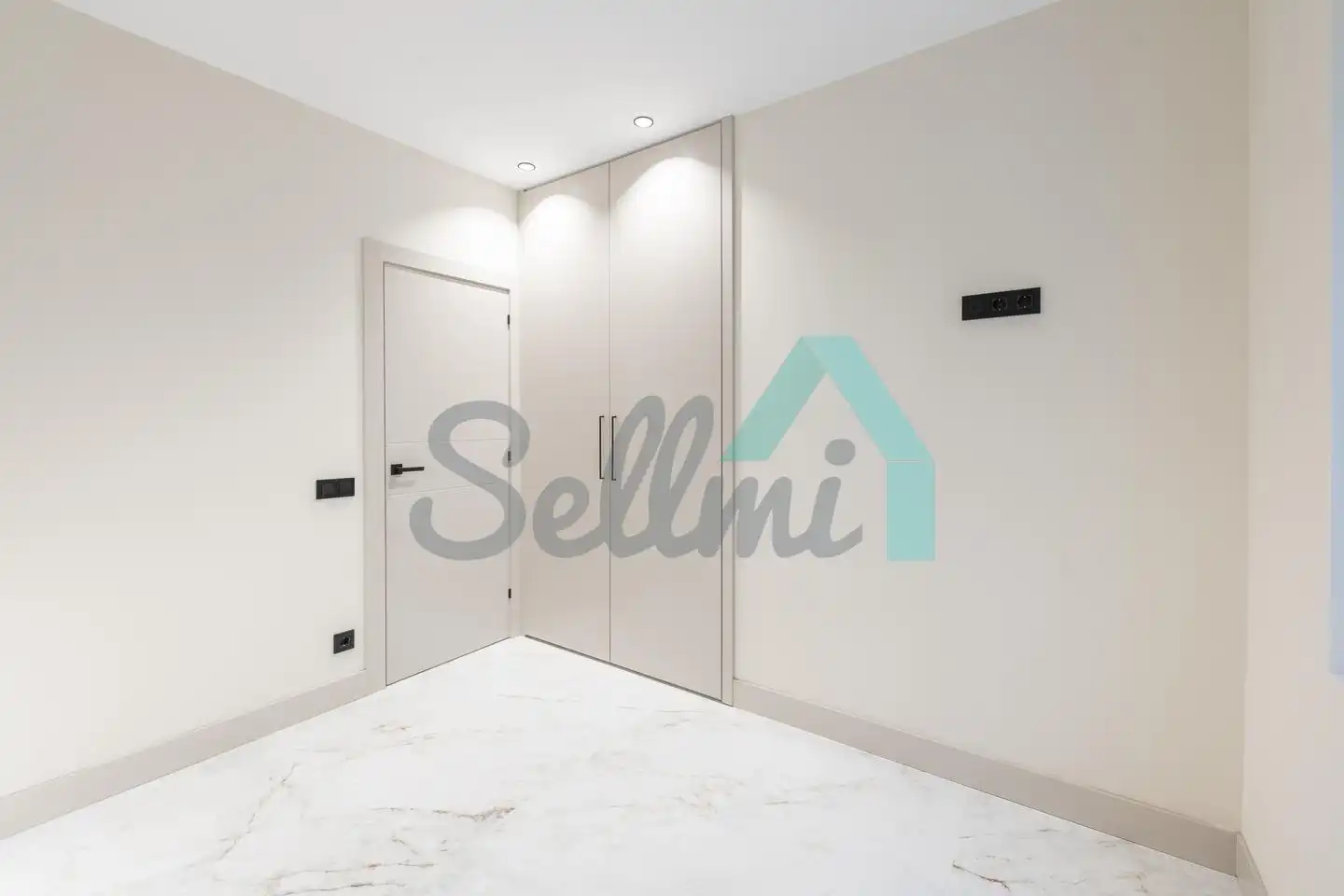 Habitación de Piso en venta en Oviedo  con Calefacción, Trastero y Balcón