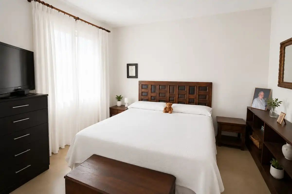 Dormitori de Casa o xalet en venda en Marbella amb Jardí privat, Terrassa i Jacuzzi