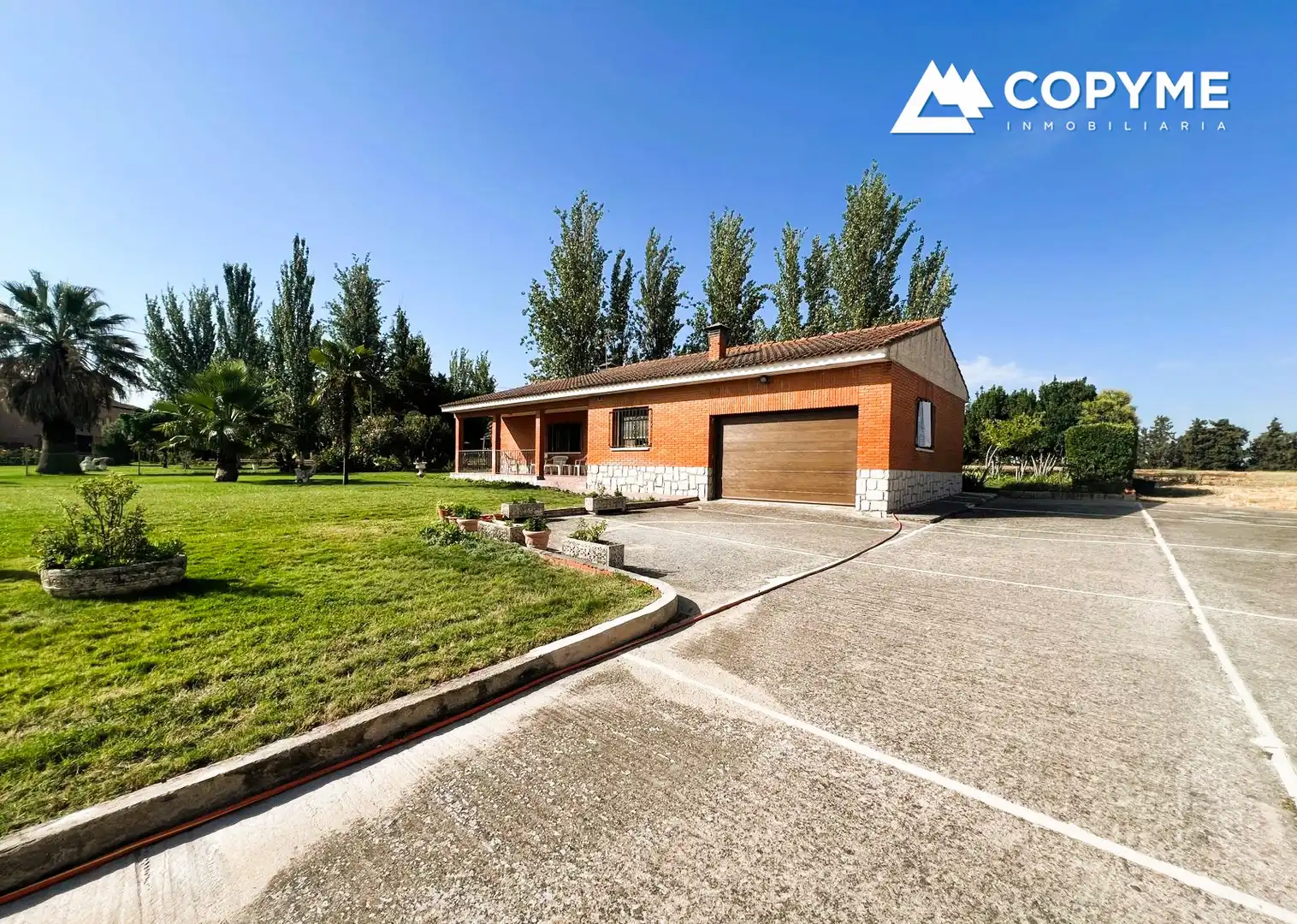 Vista exterior de Casa o chalet en venta en Novés con Calefacción, Jardín privado y Parquet