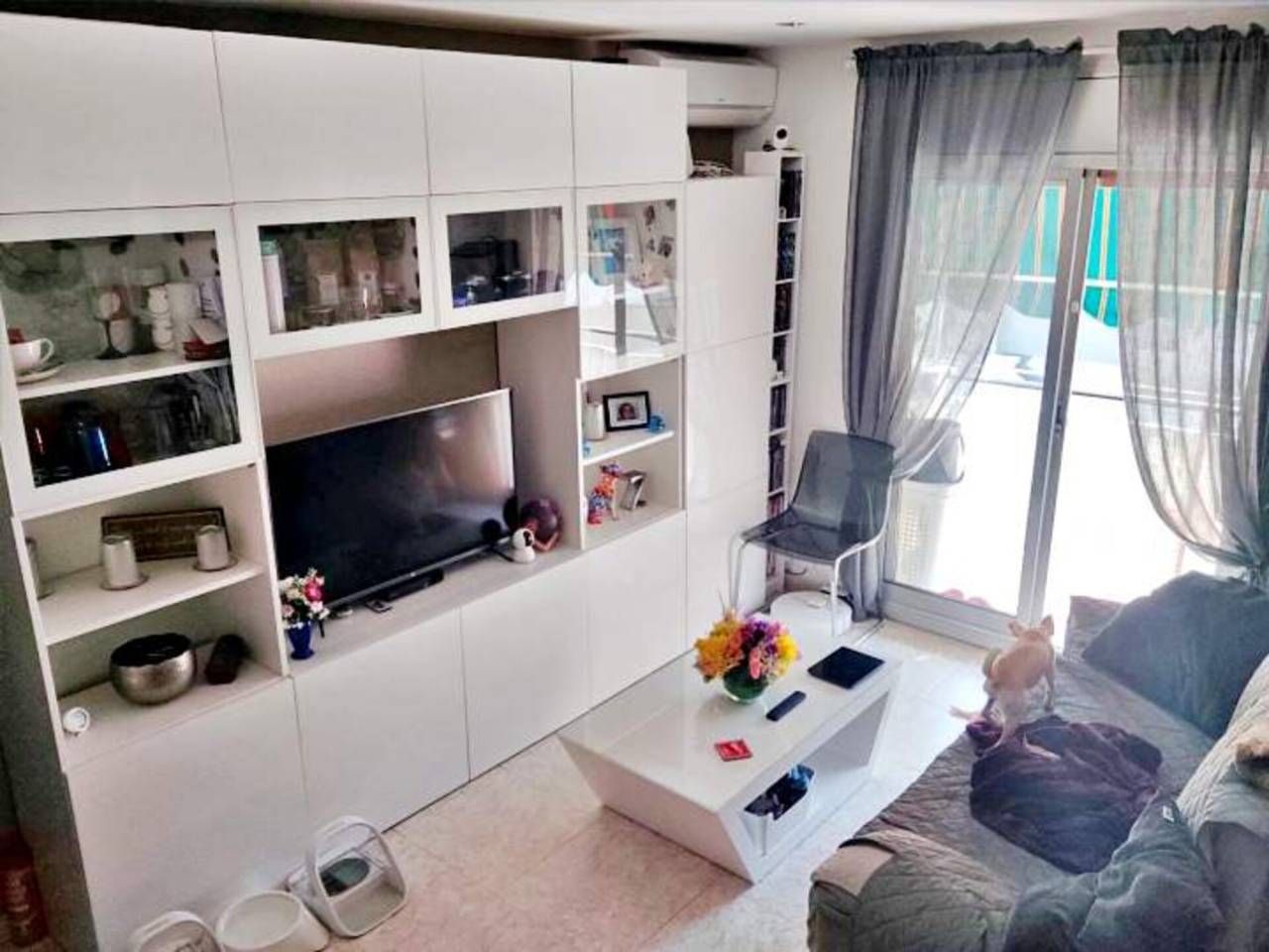 Sala d'estar de Apartament en venda en L'Hospitalet de Llobregat amb Aire condicionat, Calefacció i Moblat