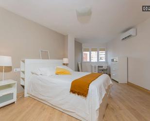 Dormitori de Apartament per a compartir en  Valencia Capital amb Aire condicionat i Terrassa