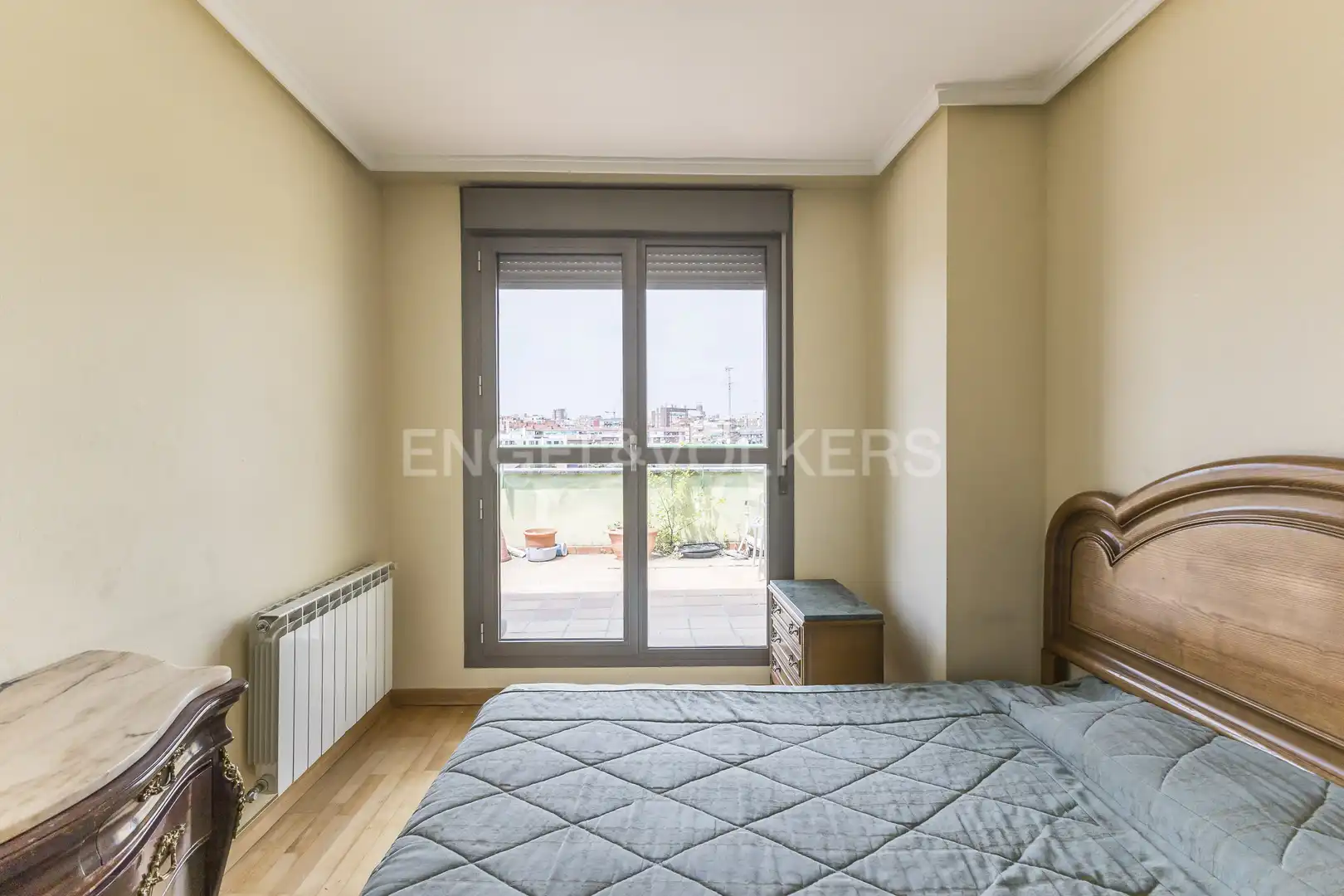 Habitación de Ático en venta en Madrid con Calefacción y Terraza