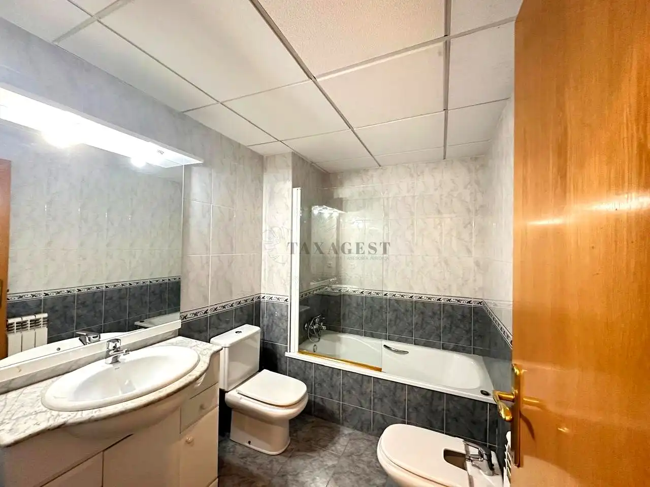 Baño de Piso de alquiler en Roquetes con Aire acondicionado, Terraza y Amueblado