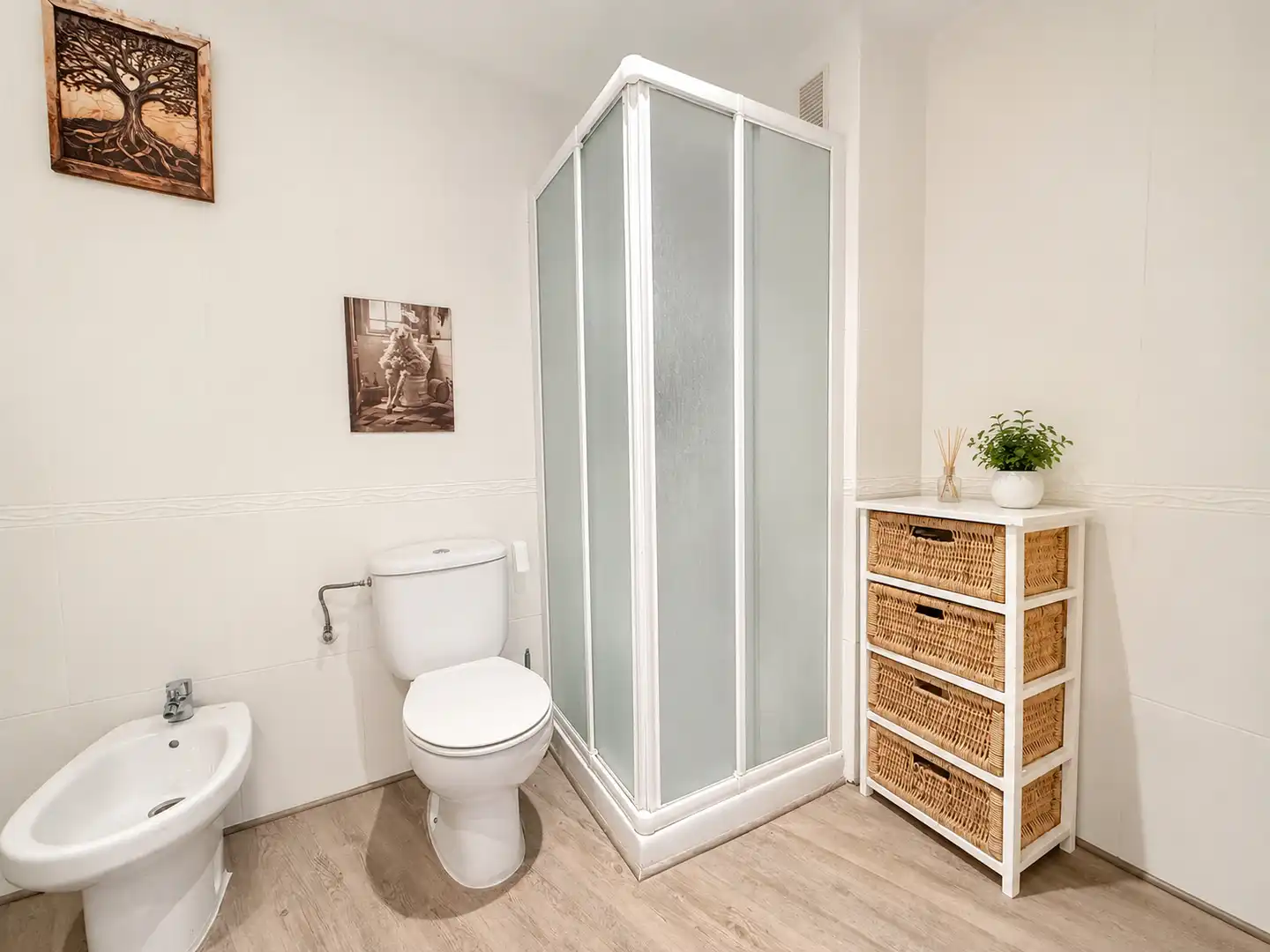 Bathroom of Flat for sale in La Pobla de Vallbona  with Air Conditioner, Furnished and Oven
