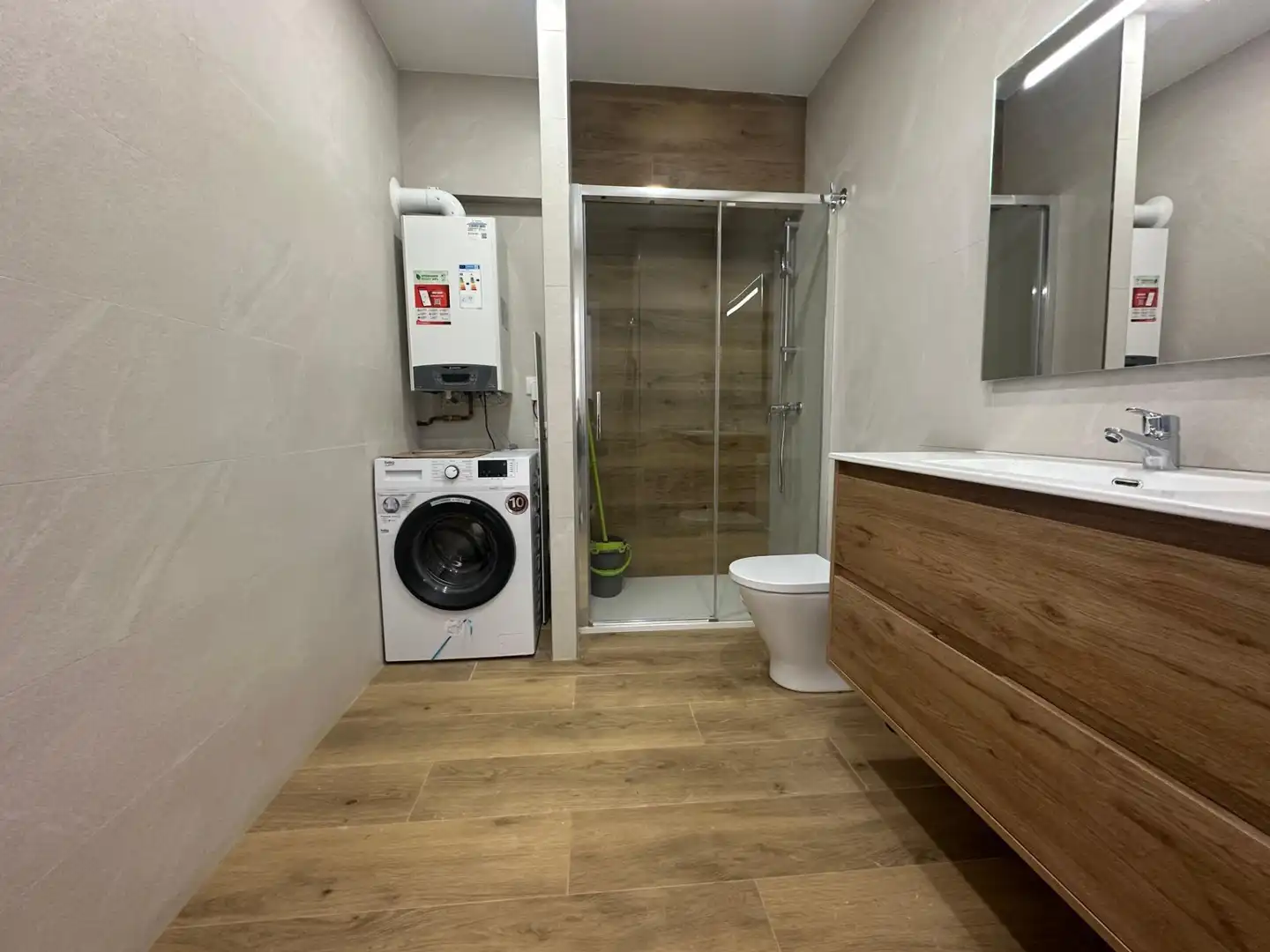 Bathroom of Study for rent in Santander  with Heating and Furnished