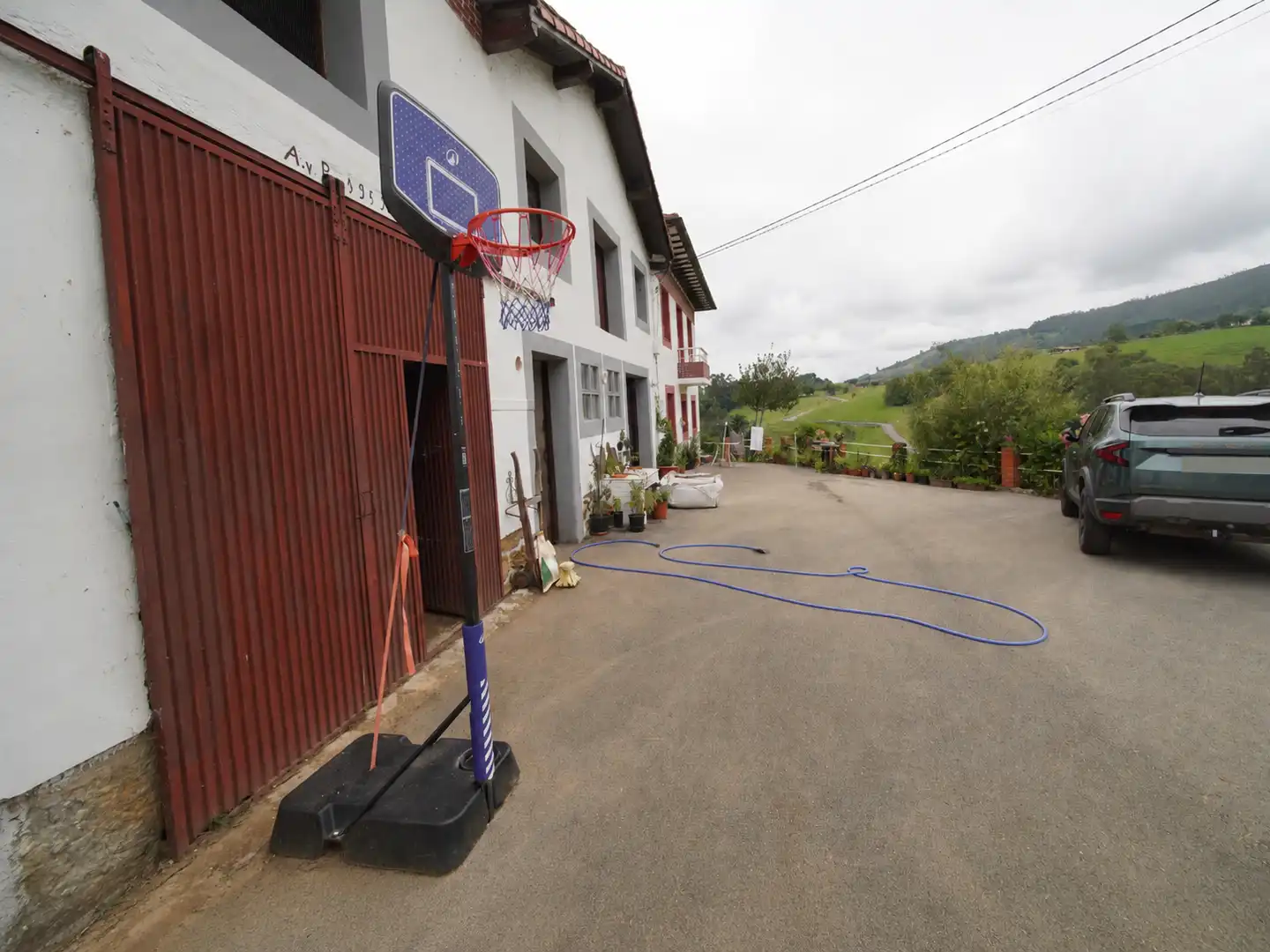 Aparcament de Casa o xalet en venda en Ribadedeva amb Calefacció, Jardí privat i Terrassa