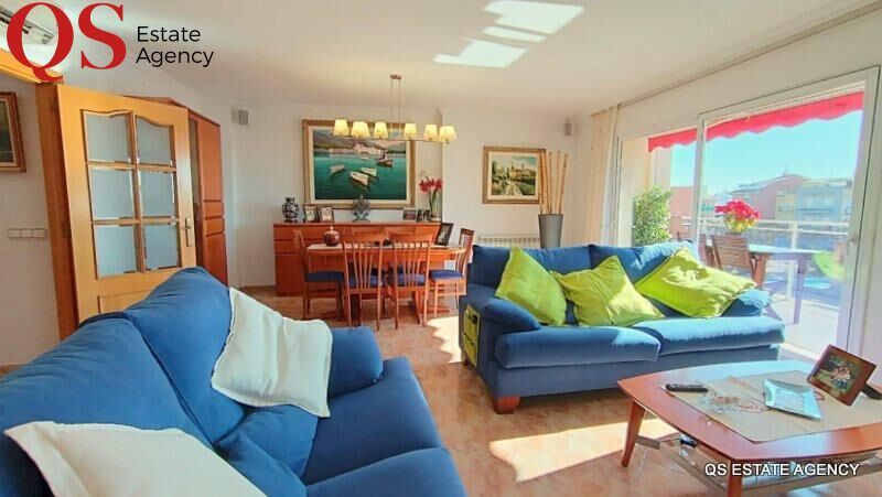 Living room of Single-family semi-detached for sale in Pineda de Mar  with Air Conditioner, Heating and Terrace