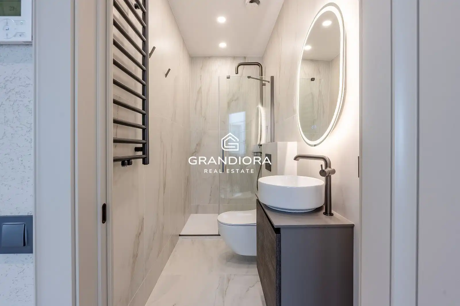 Baño de Apartamento de alquiler en Badalona con Aire acondicionado, Calefacción y Amueblado