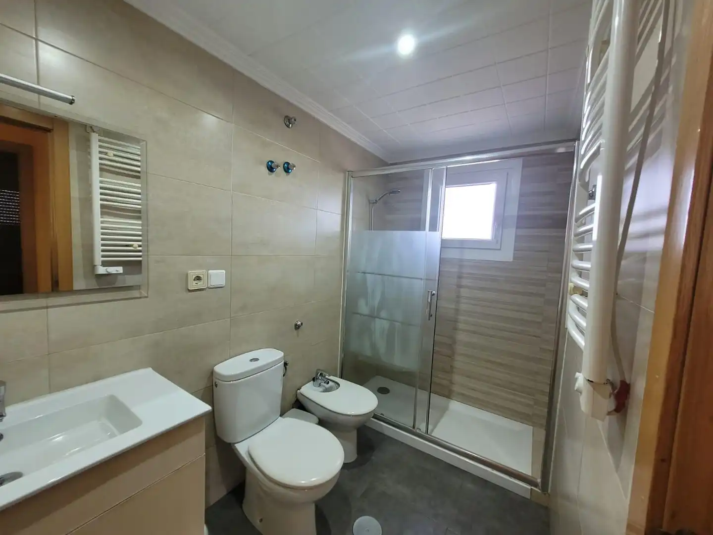 Baño de Apartamento en venta en Alicante / Alacant con Jardín privado, Terraza y Amueblado
