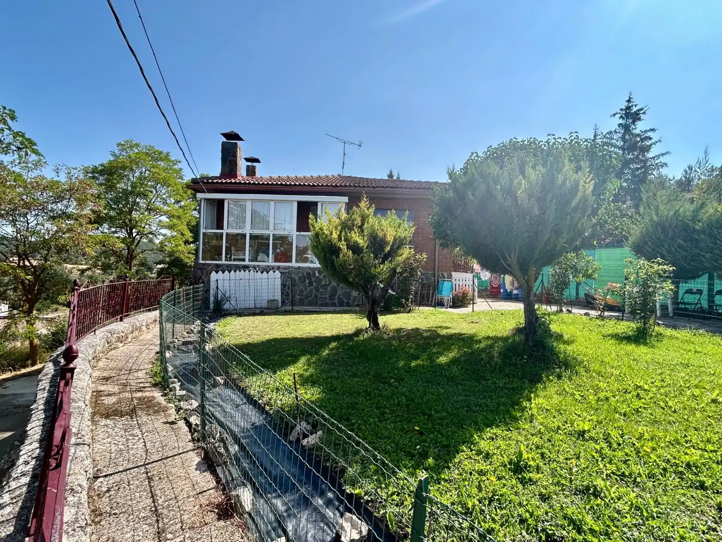 Vista exterior de Casa o chalet de alquiler en Modúbar de la Emparedada con Calefacción, Terraza y Balcón