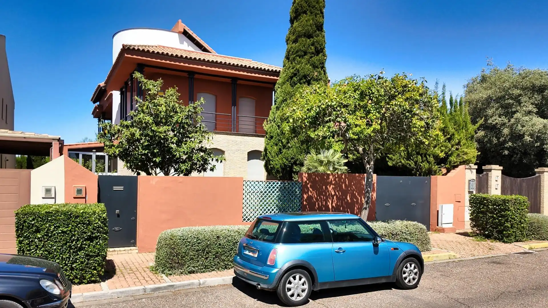Vista exterior de Casa o chalet en venta en Bormujos con Aire acondicionado, Calefacción y Jardín privado